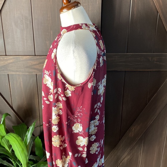 Lush XS burgundy open shoulders and button at the nape is the neck - Picture 4 of 9